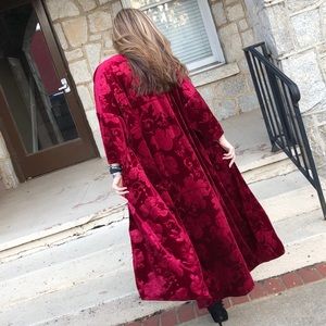 Tres Chic! Dramatic Lush Velvet Long Floral Duster